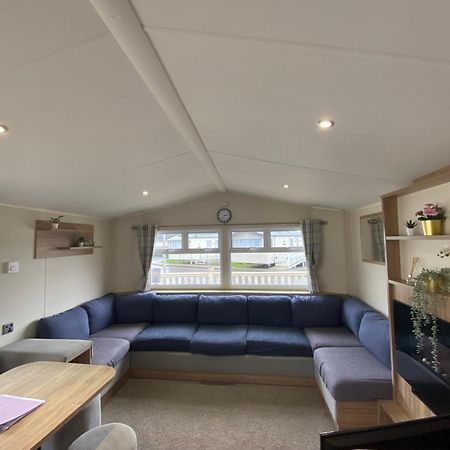 8 Bed Sun Decked Caravan Unlimited High Speed Wifi And Fun At Seawick Holiday Park Clacton-on-Sea Eksteriør billede