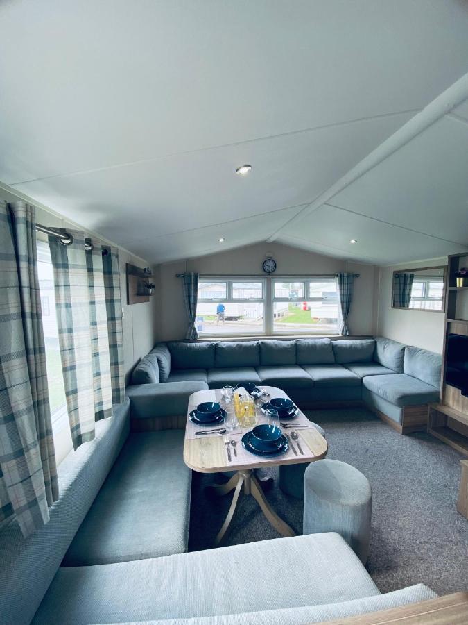 8 Bed Sun Decked Caravan Unlimited High Speed Wifi And Fun At Seawick Holiday Park Clacton-on-Sea Eksteriør billede