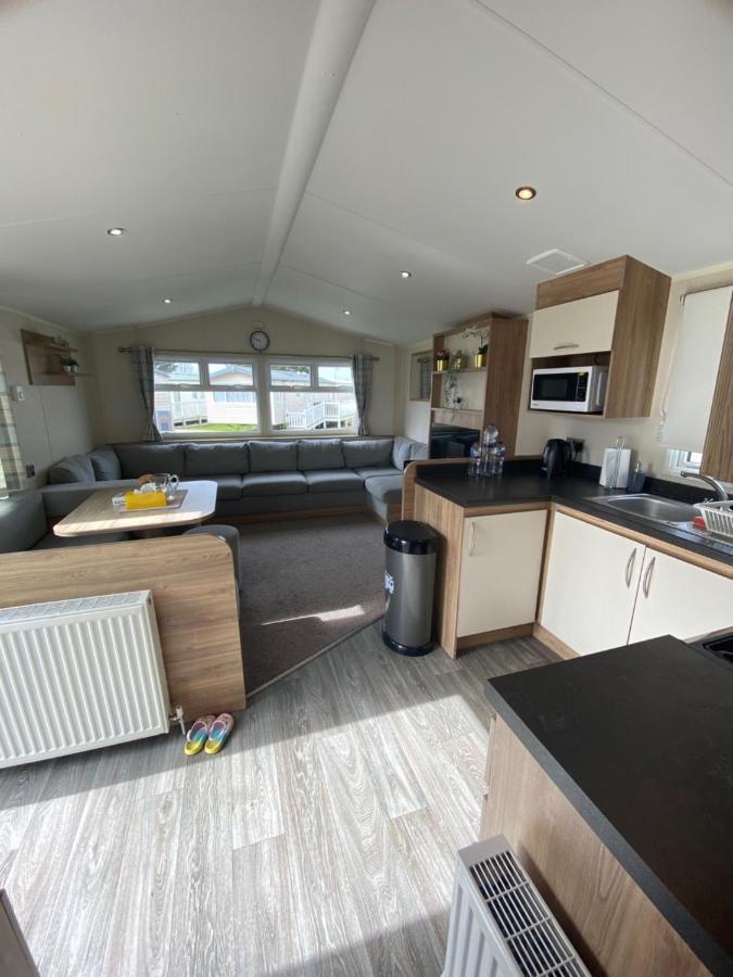 8 Bed Sun Decked Caravan Unlimited High Speed Wifi And Fun At Seawick Holiday Park Clacton-on-Sea Eksteriør billede