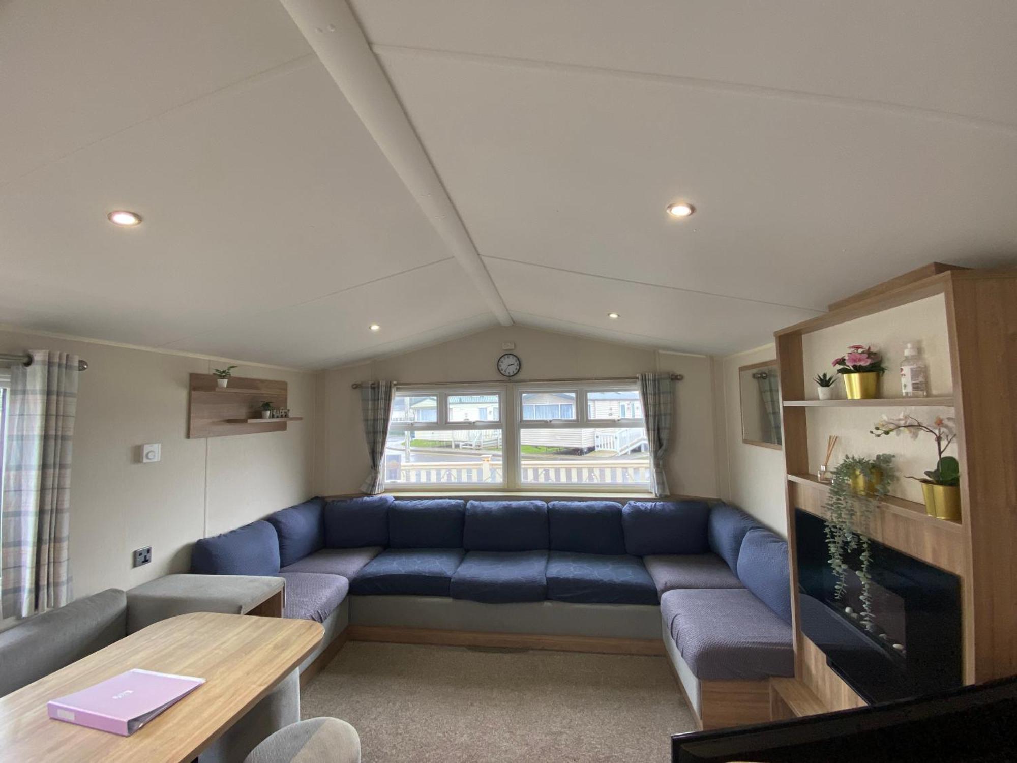 8 Bed Sun Decked Caravan Unlimited High Speed Wifi And Fun At Seawick Holiday Park Clacton-on-Sea Eksteriør billede