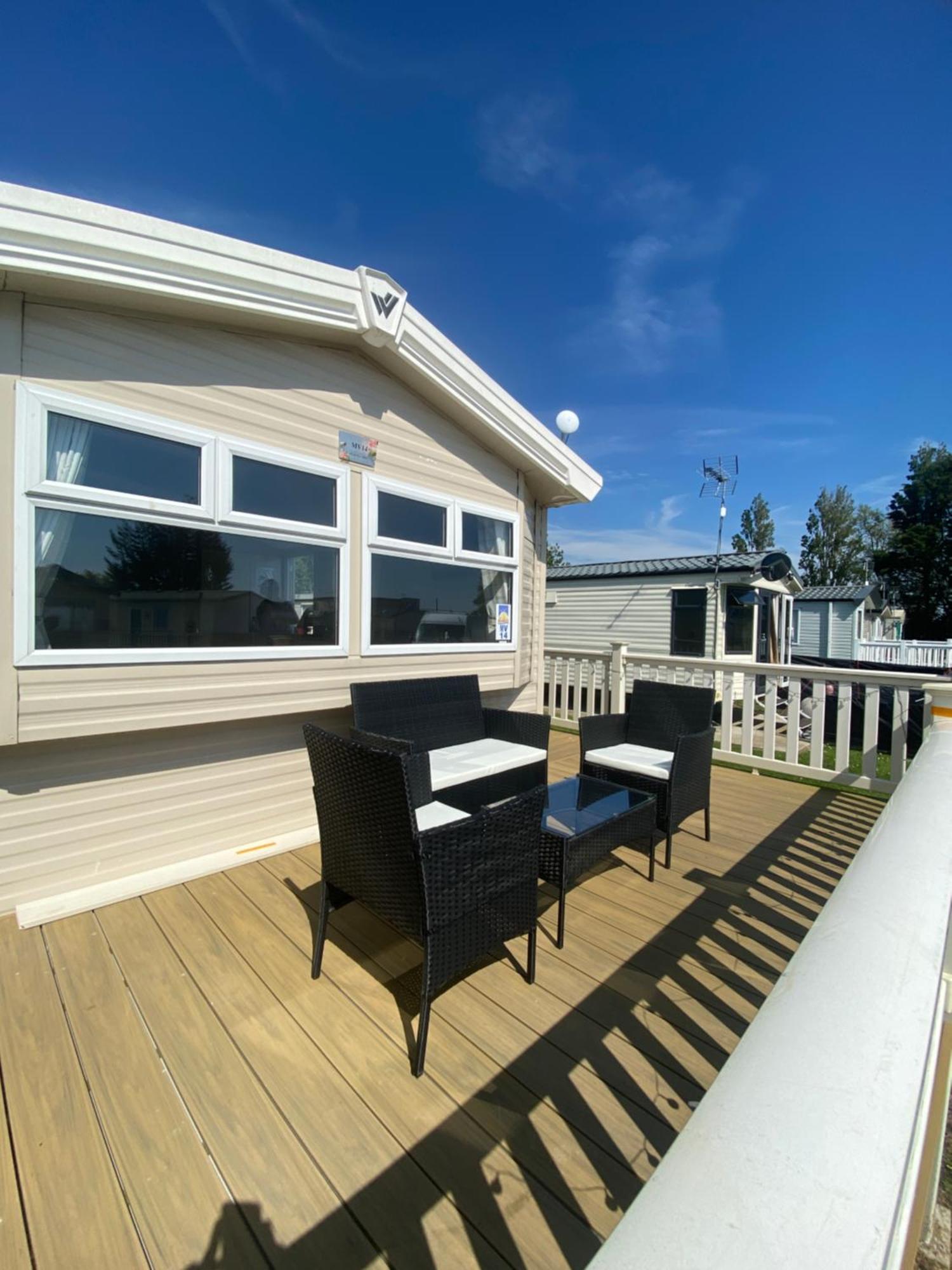 8 Bed Sun Decked Caravan Unlimited High Speed Wifi And Fun At Seawick Holiday Park Clacton-on-Sea Eksteriør billede